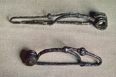 Låser, Tene II (ca. 300–120 f.Kr.) (metall)